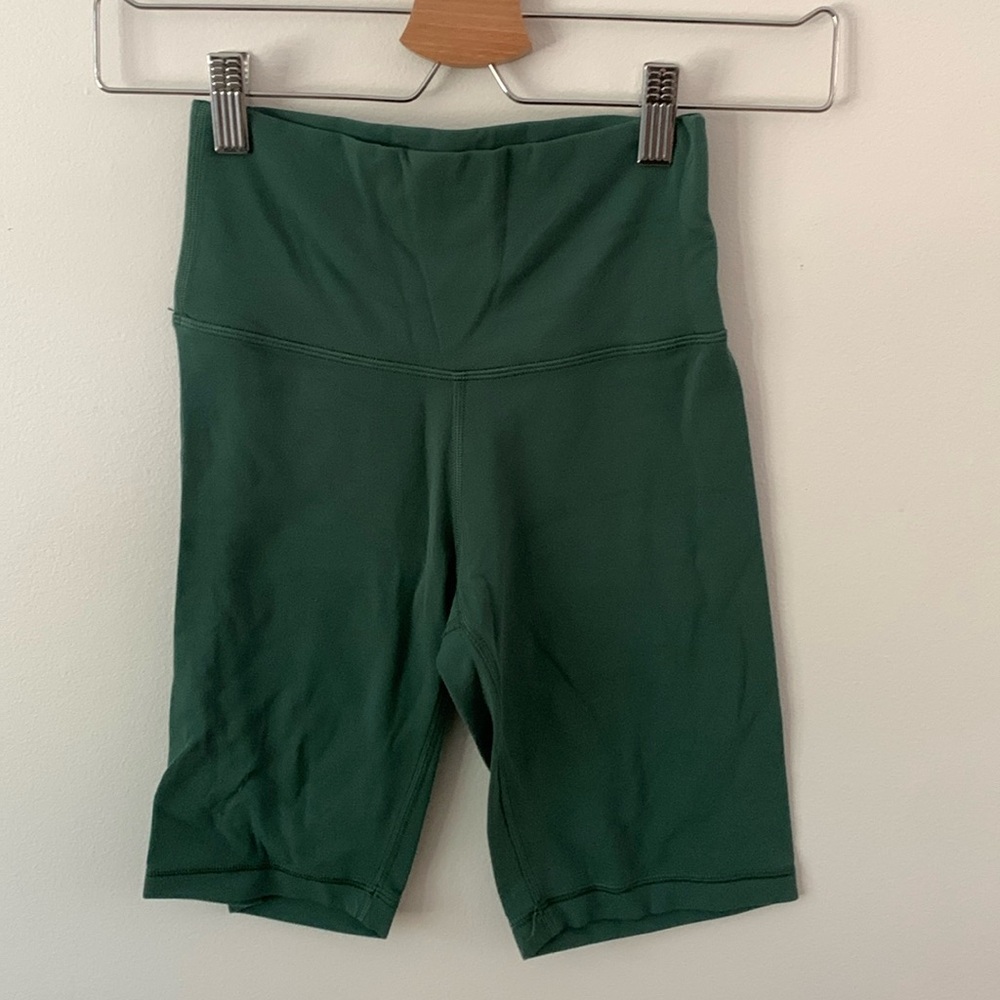 TNA butter shorts 9"